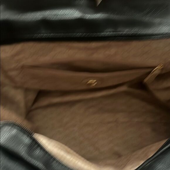 Elegant Black faux-Leather Tote Bag - Picture 4 of 5